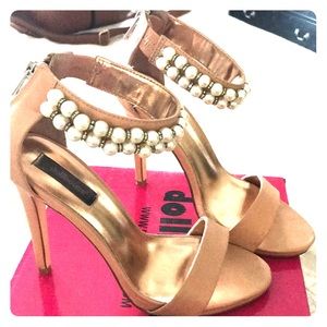 Size 7 nude/rose gold heels